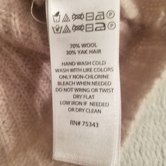 Ellen Tracy Turtleneck Beige Sweater - Picture 2 of 6